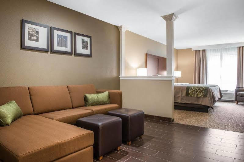 Comfort Inn & Suites Pittsburgh Exterior photo